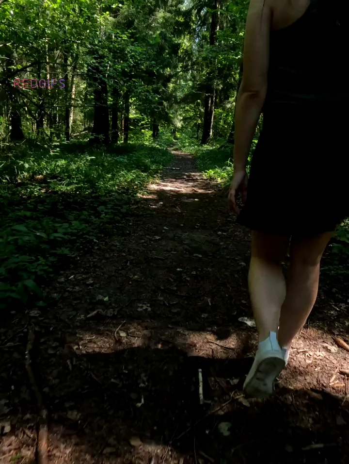 Park Tease: Flashing My Juicy Ass to Shocked Strangers