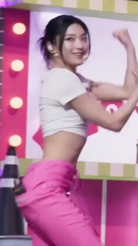 Saerom's Slutty Pink Pants Tease - fromis_9 Kpop Ass Flex