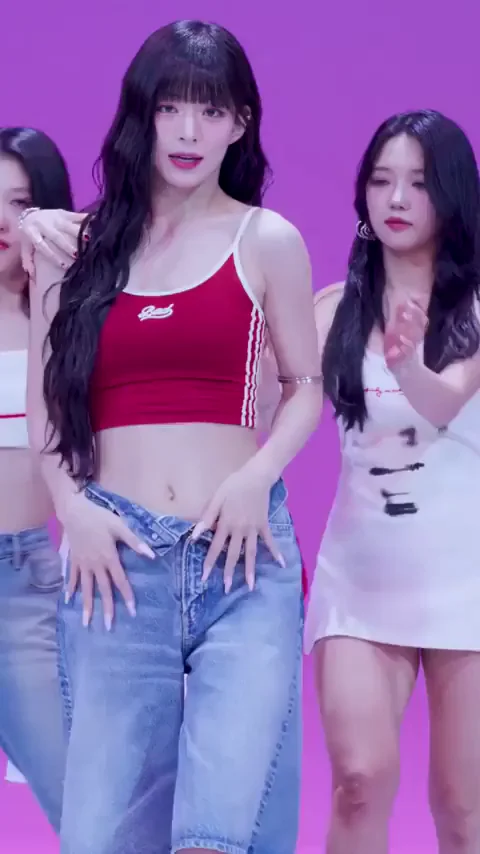 🔥 Chaeyoung fromis_9 Teasing Crop Top & Ripped Jeans Dance 😈💦