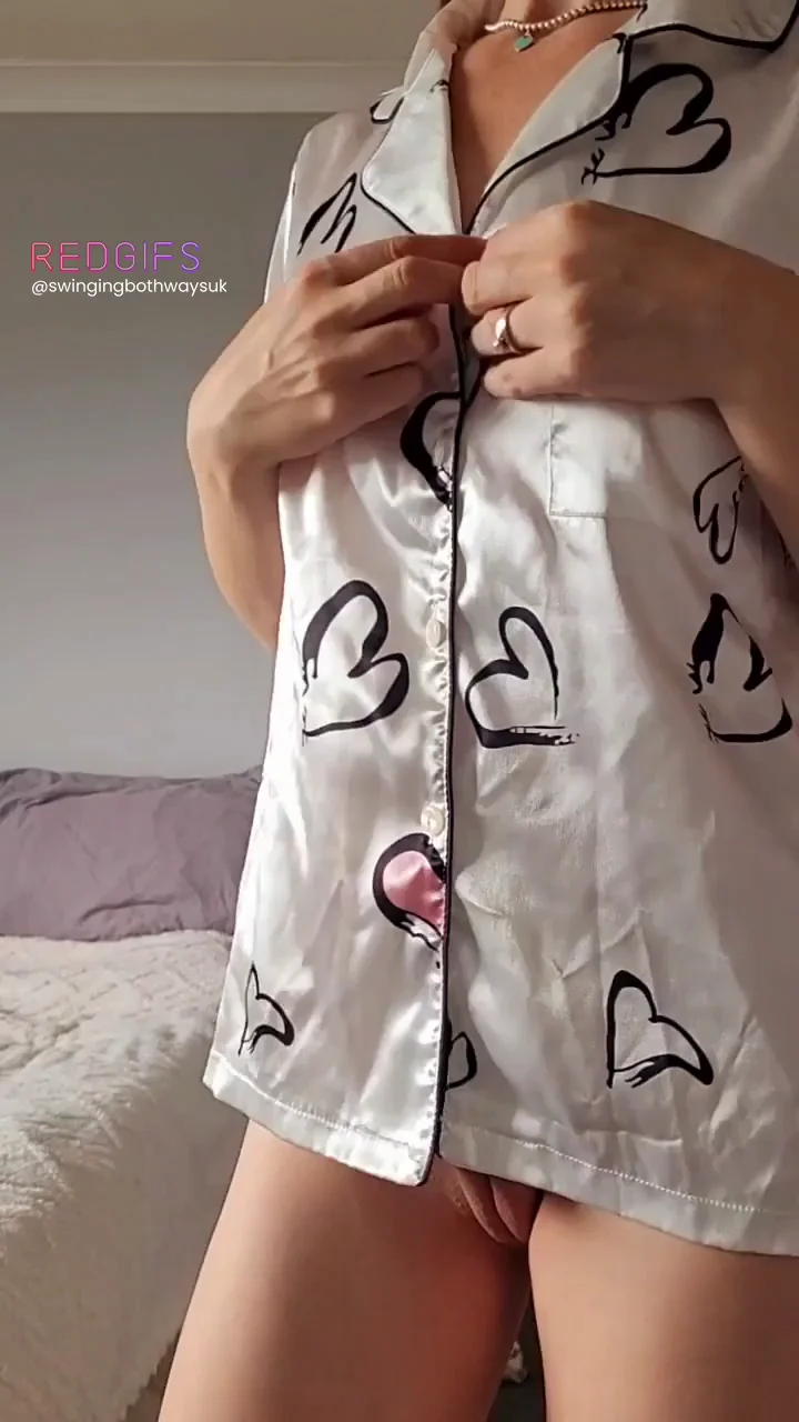 Sneak In Quick, Kids Are Playing – Horny 38F MILF Tease 😏💦