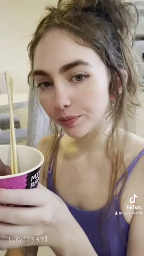 TikTok Slut's Noodle Dick Suck Tease 😛🍜💦