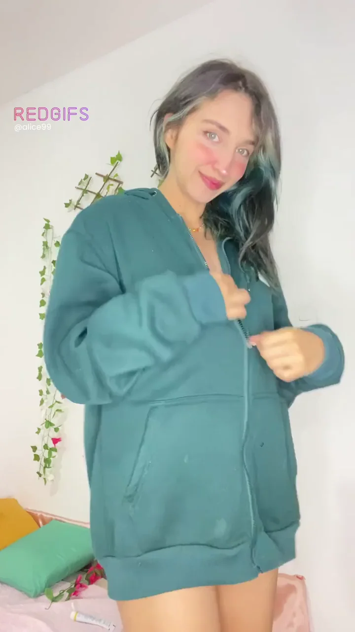 Pregnant girls do it better :P