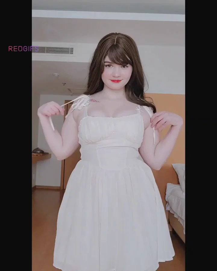 Hello, can this thick girl tease you!?