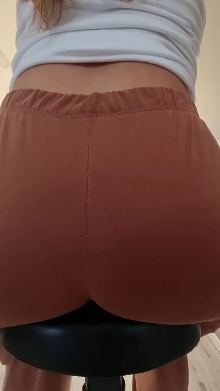 Thick Booty Babe Rides Her Tiny Spinner Dick 🍑🍆
