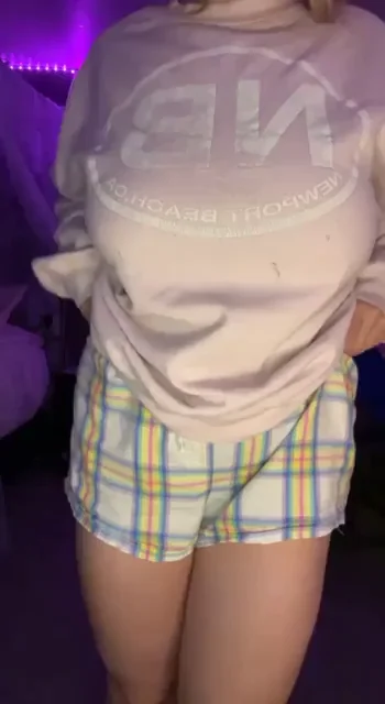 Thick White Girl's Juicy Tits & Ass Tease 💦🍑