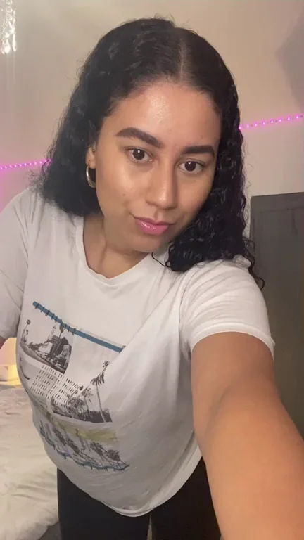 From Body Insecure to Reddit Slut: Thick Legs & Juicy Ass Tease 💋🍑
