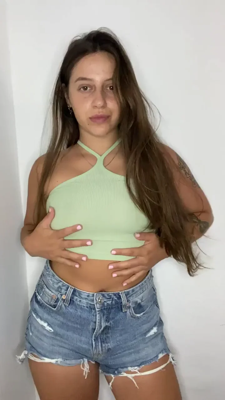 Cute Babe Slips Off Her Top & Flashes Perky Tits 😘🔥