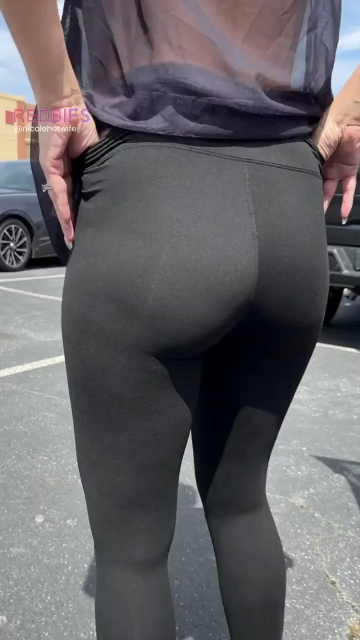 Slutwife's Date Night Tease: Pulling Down Leggings for Parking Lot Pussy Flash 😈🍑