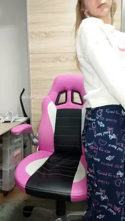 my chair will never stop embarrassing me...