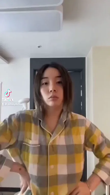 🔥 Ashley from Ladies Code Bussin' It in Tiny Shorts 💦