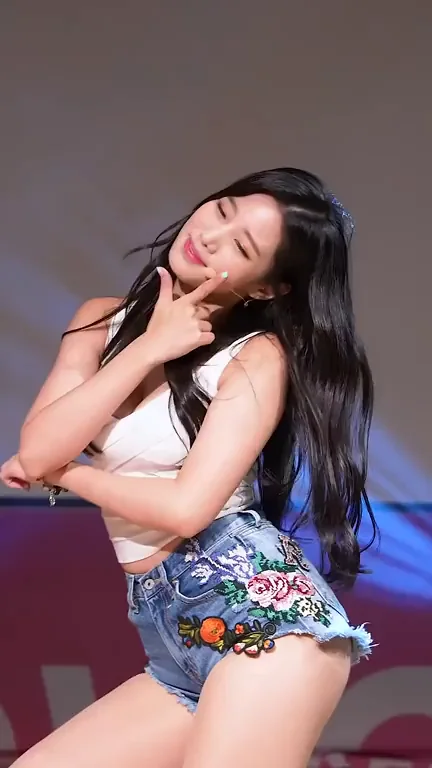 Berry Good Johyun's Slutty Shorts Ass Tease