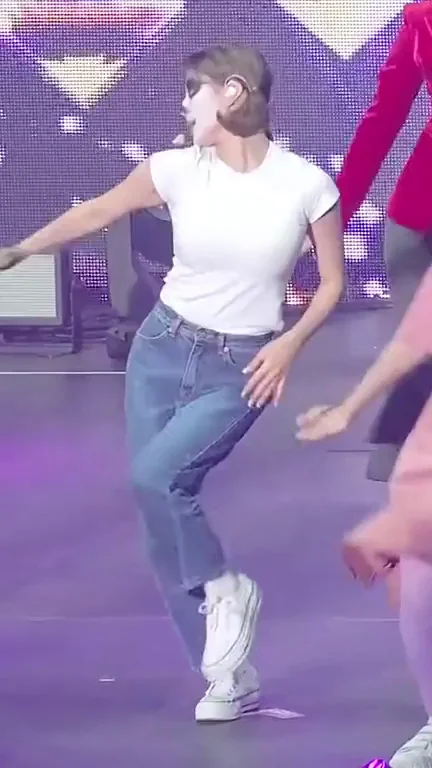TWICE - Jihyo & Sana