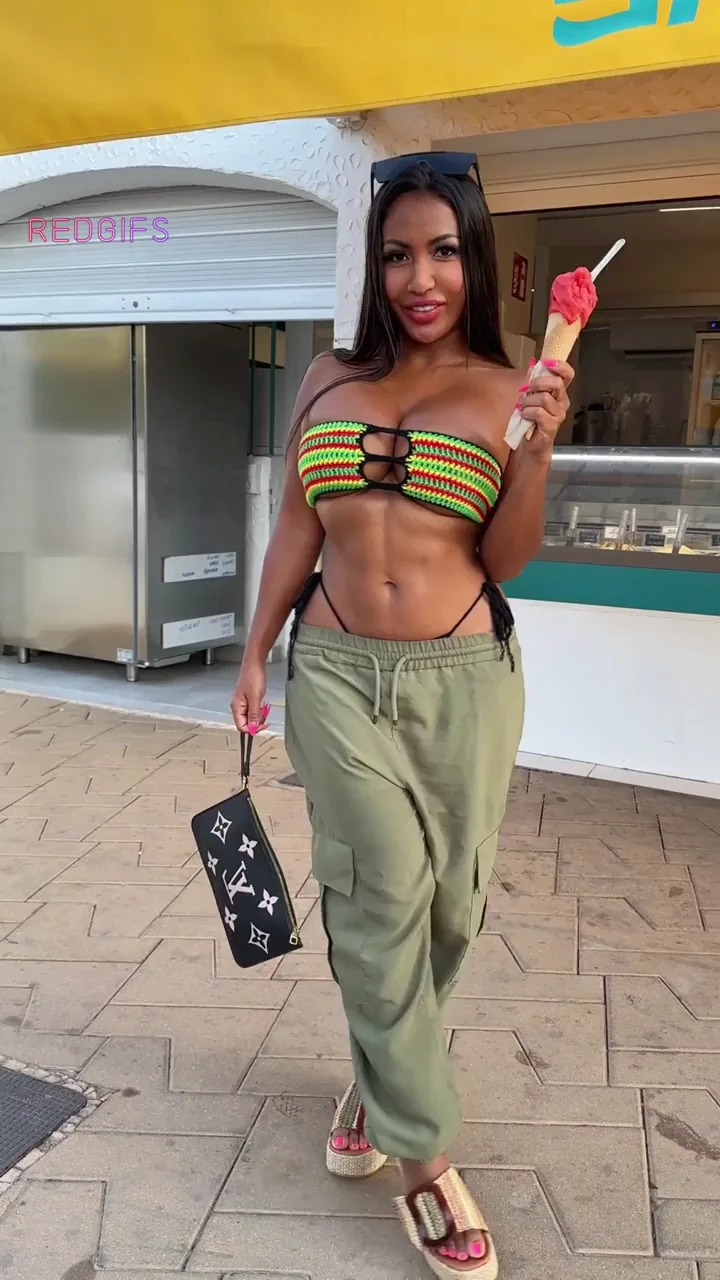 Thick Ebony Babe Teases with Ice Cream Slurp