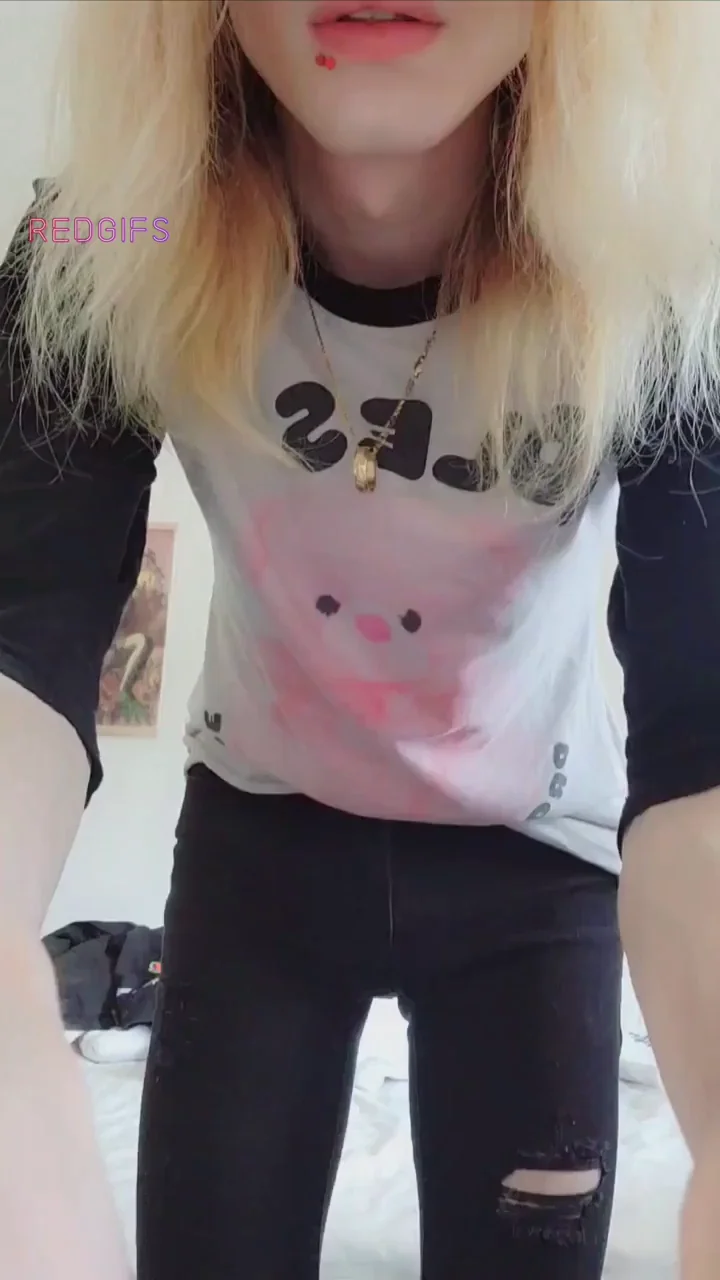 Hot Trans Roomie Teases with Juicy Ass Flash in Tight Jeans
