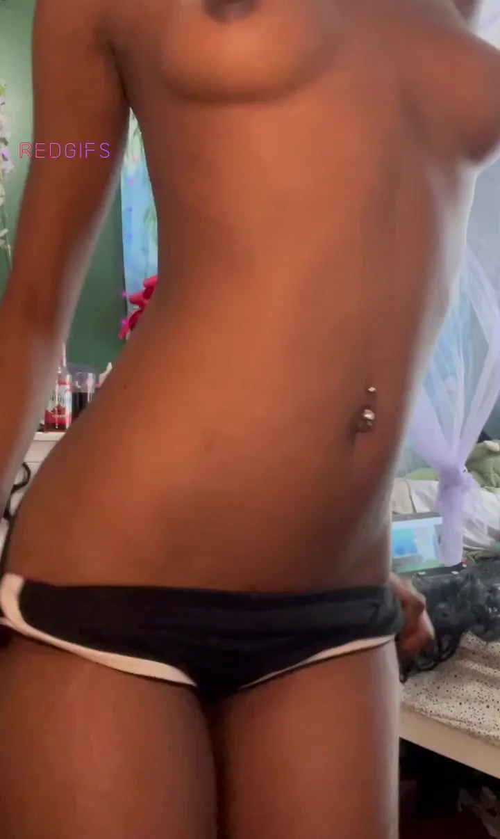 Latina Slut's Juicy Ass Begging for Your Tongue 😈🍑👅