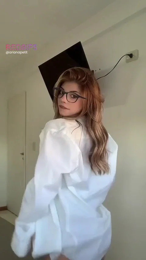 Seeing Your Cock Get Hard Makes This Slutty Babe Wanna Rub Her Wet Pussy 😈💦