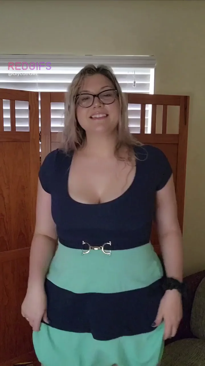 Thick Slut's Cleavage Tease You'll Never Tire Of 😍🍒