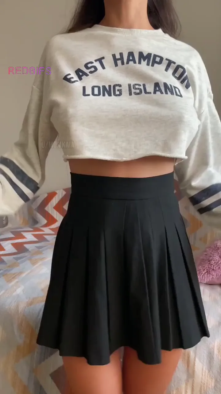 Hot Moms don't wear bras [reveal]