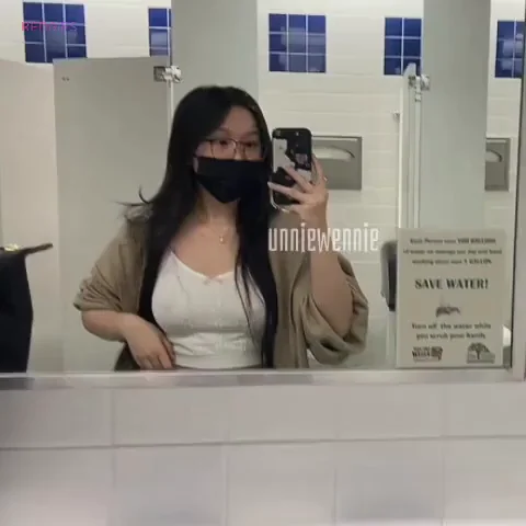 School Bathroom Risky Flash 😏🤭💦