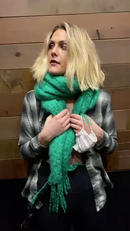 🔥 Lil Slut's Front & Back Elevator Pussy Flash 😈 [GIF]