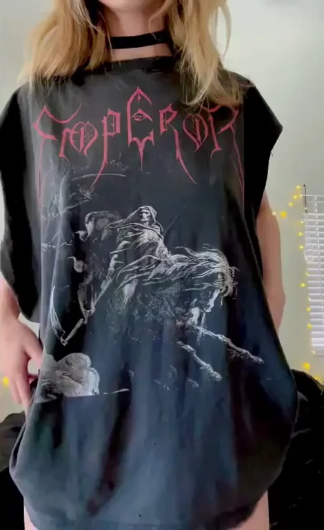 XL shirt XS girl ??