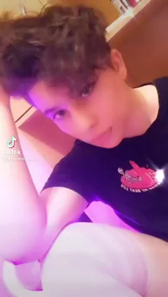 TikTok Slut Teases Her Juicy Bussy Closeup