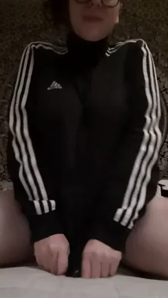 I've been told I have a pretty smile, but I cansee your really looking at my tit drop