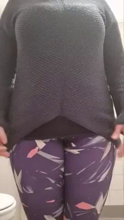 This is, by far, my favourite chill outfit.. Come chill with me.. please? ? I'll behave!
