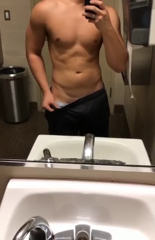 Post-Gym Pump: Ripped Stud Teases His Thick Bulge in the Locker Room