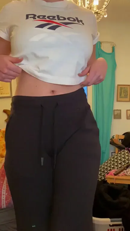 Who doesn’t love a little titty drop xx (f)