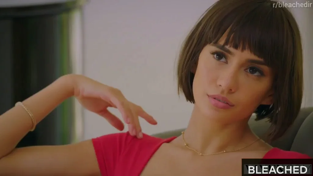 Janice Griffith's Joyful Latina Slurp on Massive White Cock 🍆💦