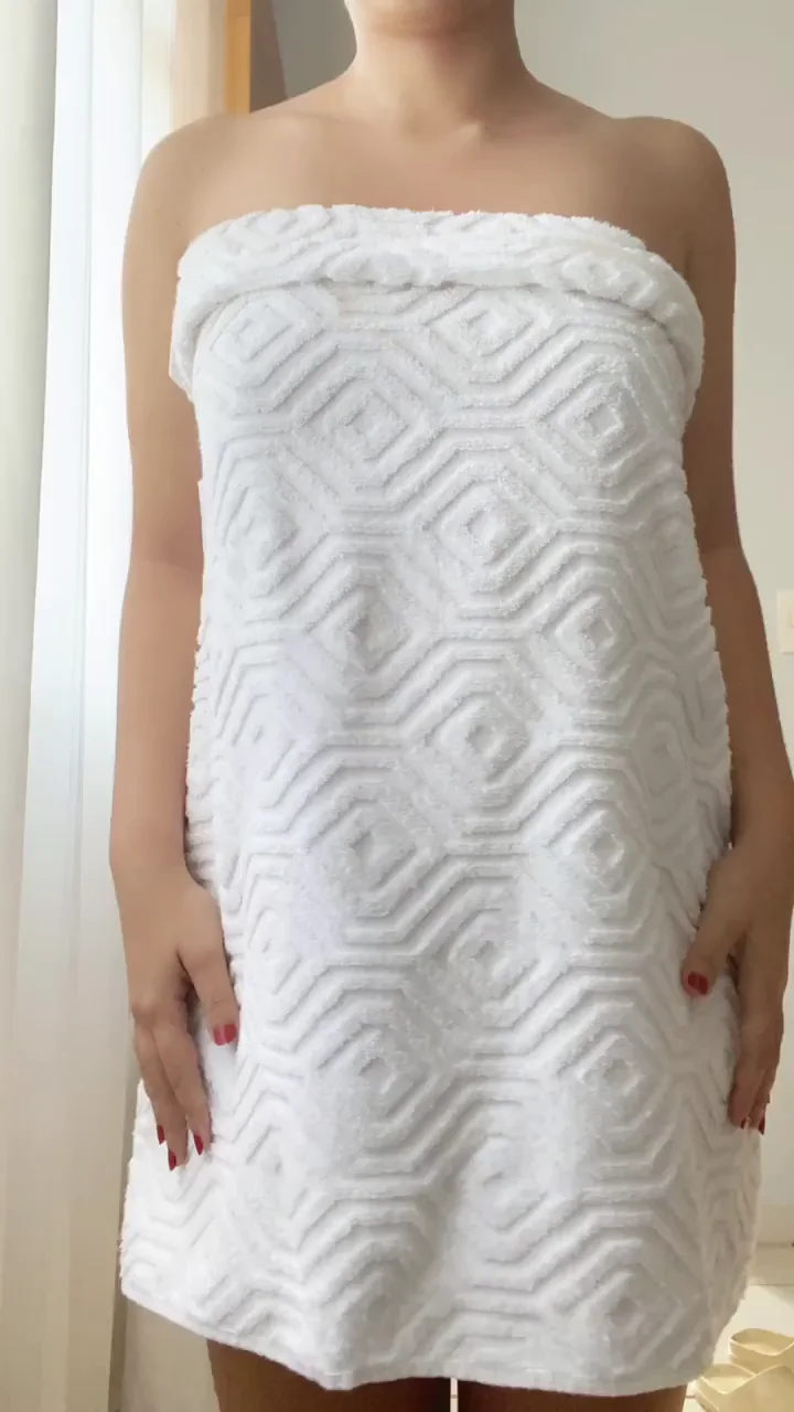 😦 Asian Teen's Towel Drop Fail Turns into Big Titty Tease 🍈🍈