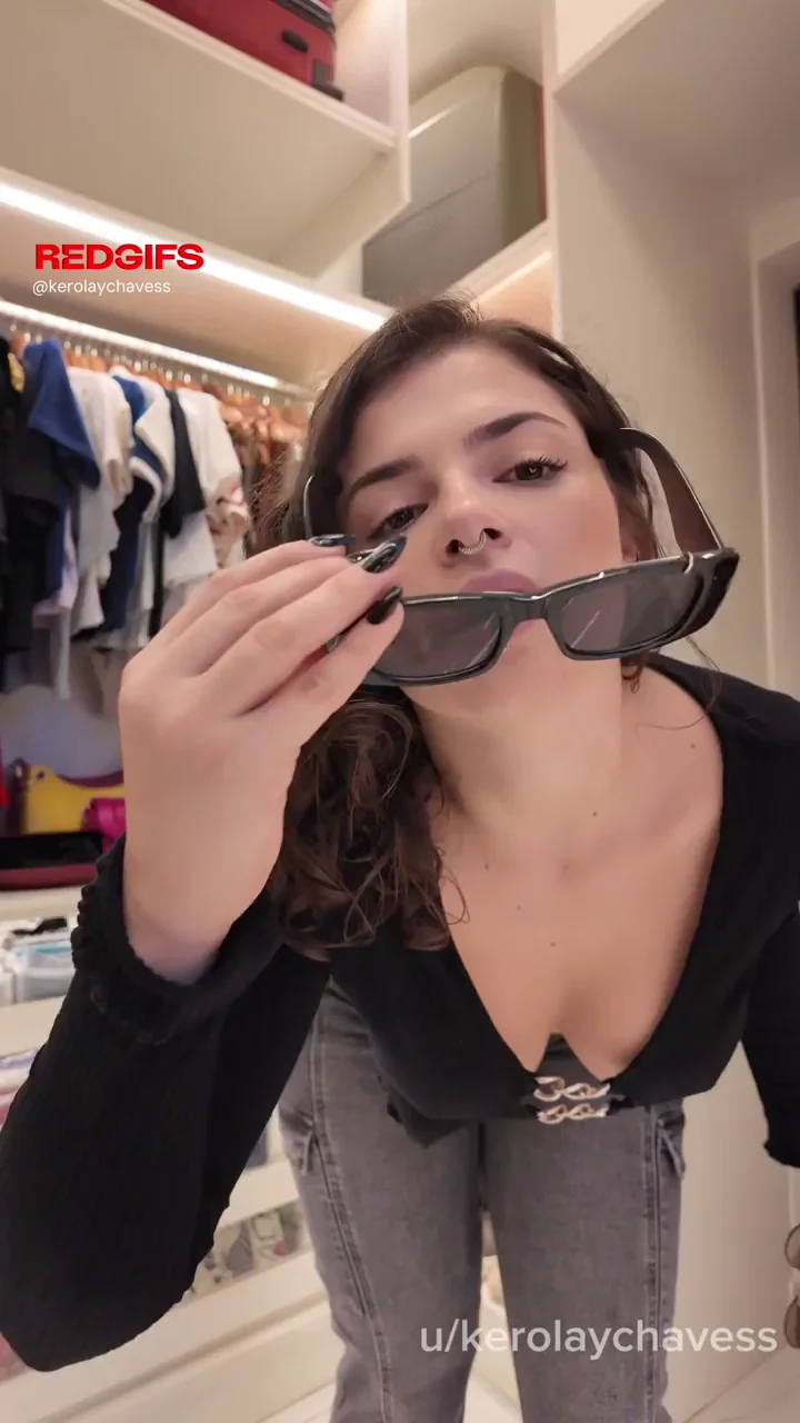 This cleavage is the star of the look