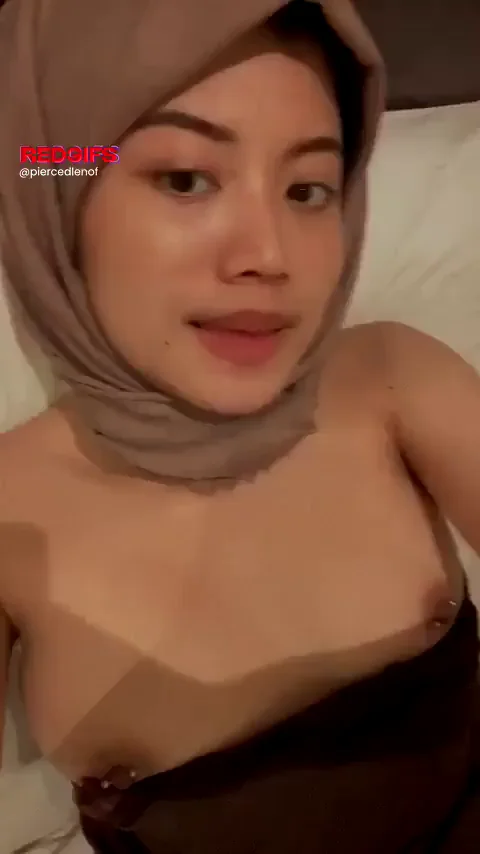 Malay gets slapped and her hijab dirty