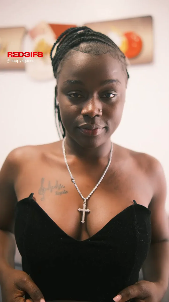 Ebony Babe's Killer Cleavage Drop Seduction Tease