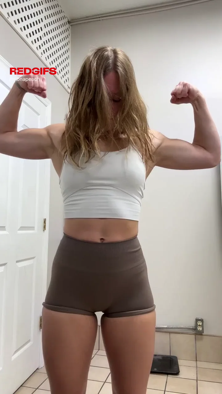 Muscular Blonde Babe Flexes Her Thick Ass & Ripped Arms 💪🍑🔥