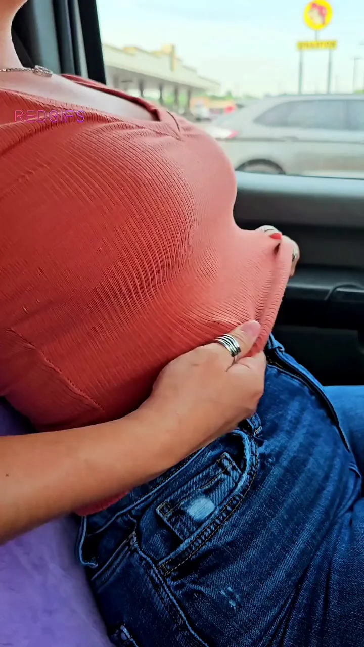 Buc-ee's Titty Drop Slut Always Flashing Her Juicy Naturals 😈🍑