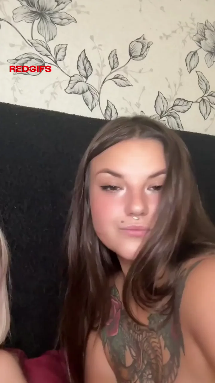 Bestie Lip-Lock: Amateur Big-Tit Lesbo Tease