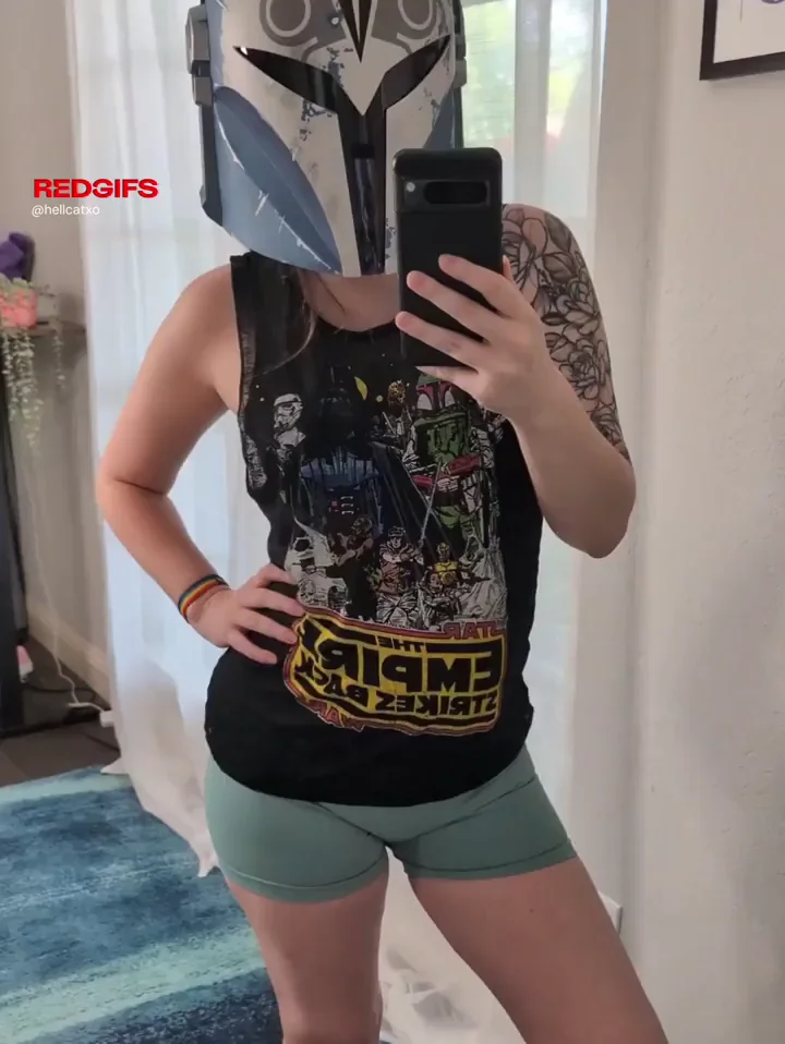 Bo-Katan Cosplay Slut Teases Her PAWG Bubble Butt