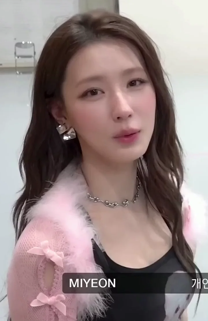 Miyeon - I-DLE
