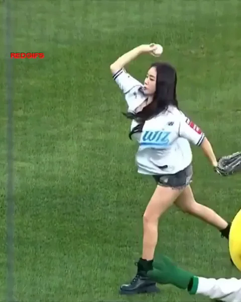 Soyou's Sexy Baseball Pitch Slutty Tease 🍑⚾️💦