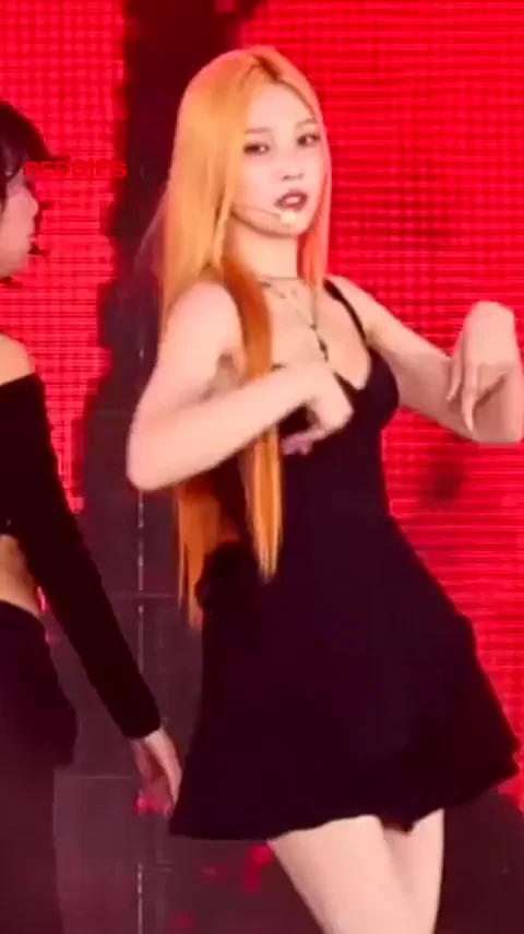 Red Velvet Joy's Cleavage Tease Dance 🔥🍒