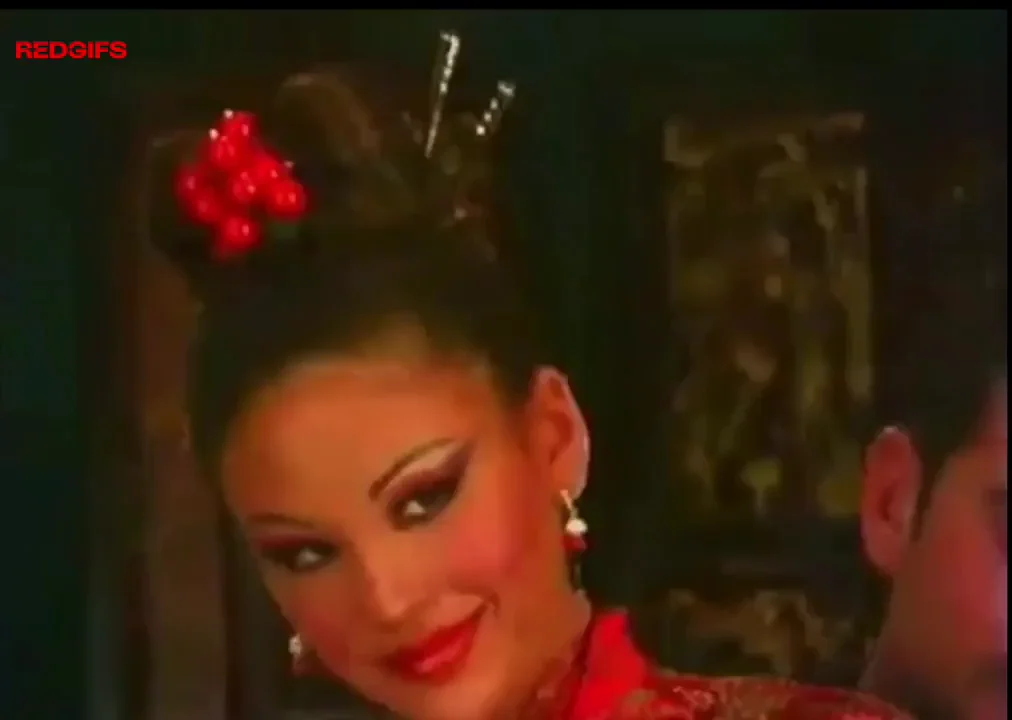 Jade Hsu's Steamy Suze Photoshoot with Julian Rios - 2000s Nostalgia Fuck