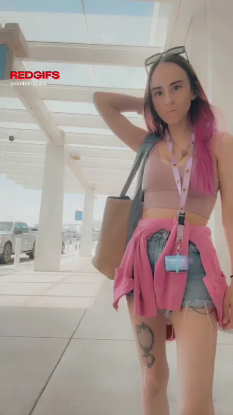 Flashing my tits to everyone at the airport while waiting for my ride