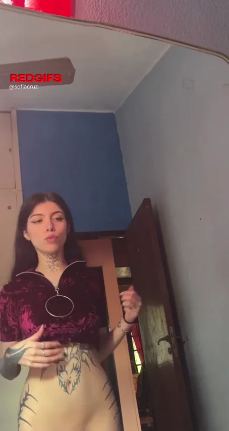 Slow Tease or Quick Flash? Teen Slut's Tits & Ass Reveal 🔥🍑