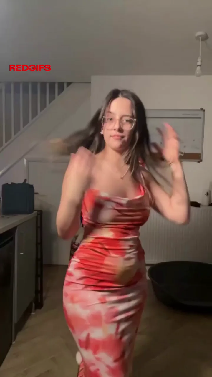 Peach Booty Baddie Shakin' in Tight Dress 🍑🔥