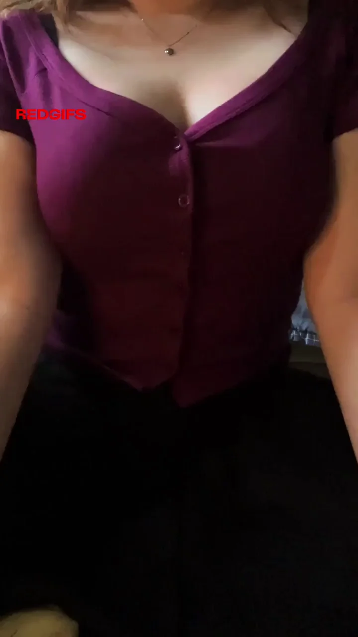 Daddy please come fuck me hard, I wanna watch my tits and necklace bounce 😩