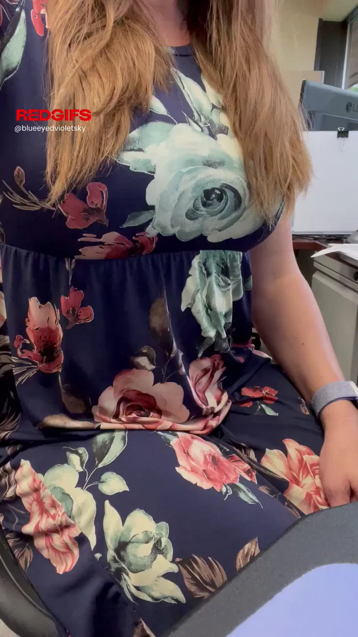 I’ve never made myself cum at my desk before ☺️😈