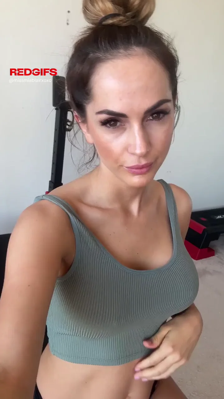 🏋️‍♀️ Home Gym Tease: Crop Top & Panties Nip Slip Reveal 🔥