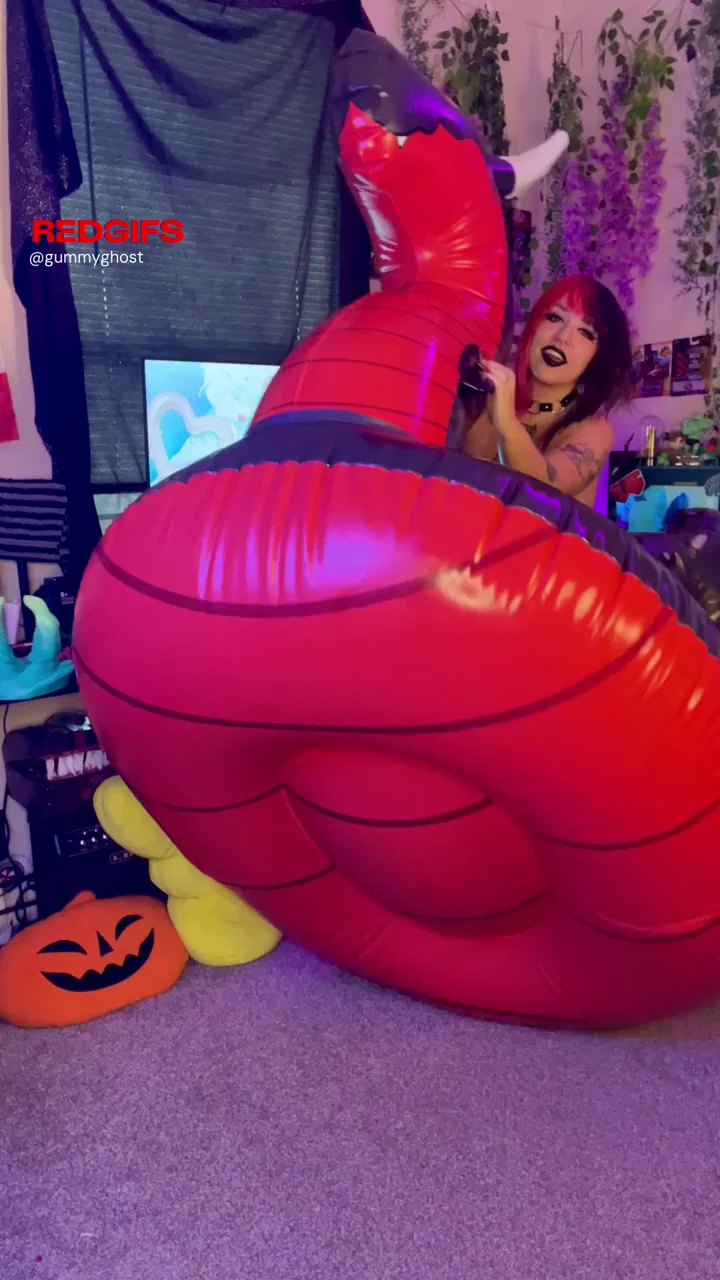 Goth Babe's Jaw-Dropping Duke Inflatable Surprise 🐉💦🔥